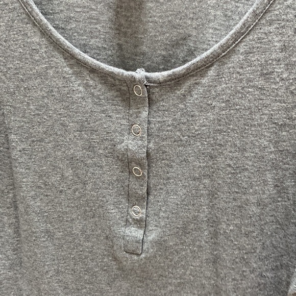 NWOT Women’s Nom Maternity - Grey and Ruffled Maria Nursing top. Size Medium. - Picture 9 of 16